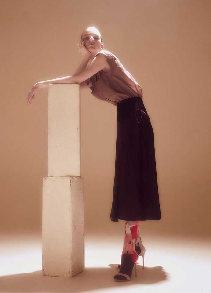 橙熾抽象人像不對稱拼接長襪 